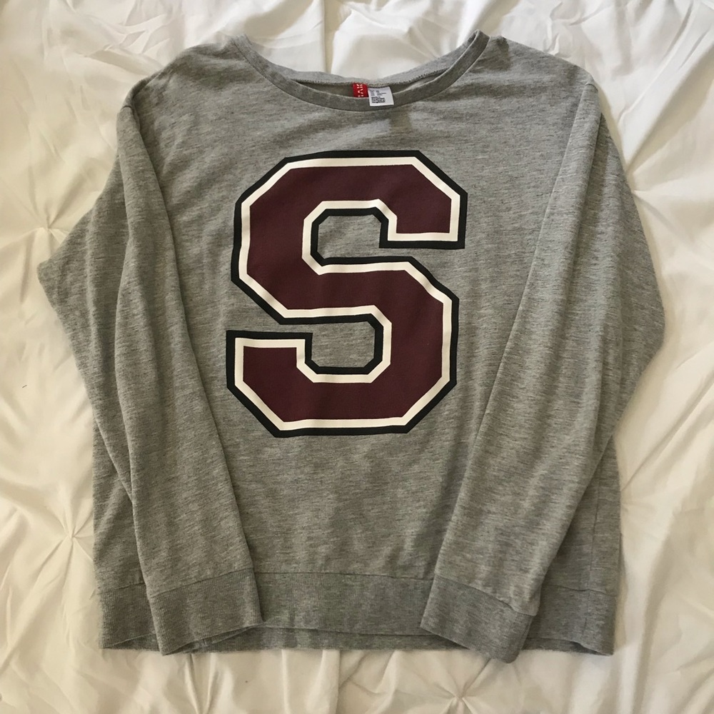 H&M “S” light crew neck shirt